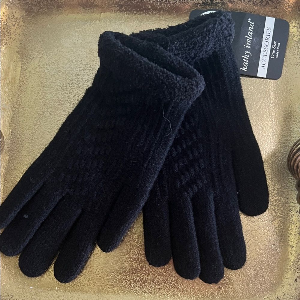 #1268**Kathy Ireland Black Textured Gloves
